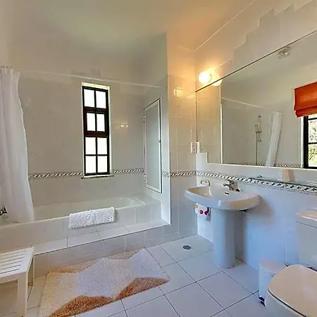 Alvor Sleeps 10 Pool Air Con Wifi ポルティマン